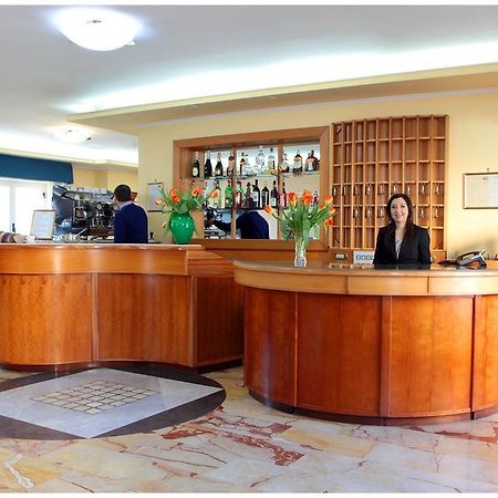 Hotel Iside Pompei Bagian luar foto