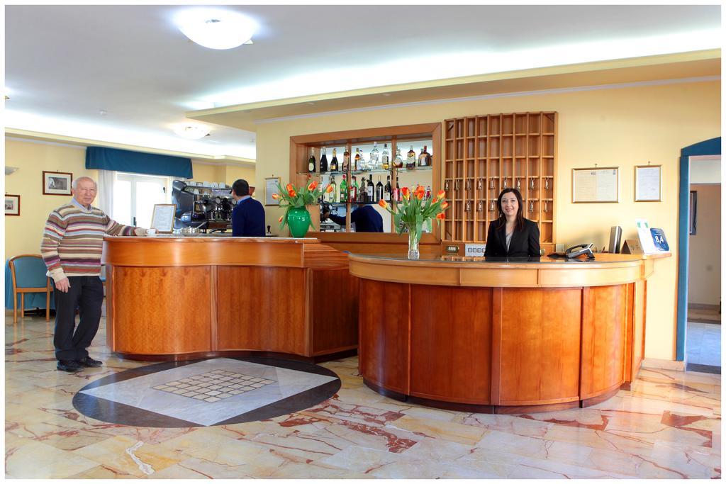 Hotel Iside Pompei Bagian luar foto