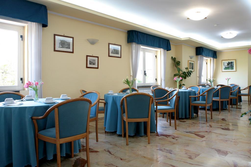 Hotel Iside Pompei Bagian luar foto