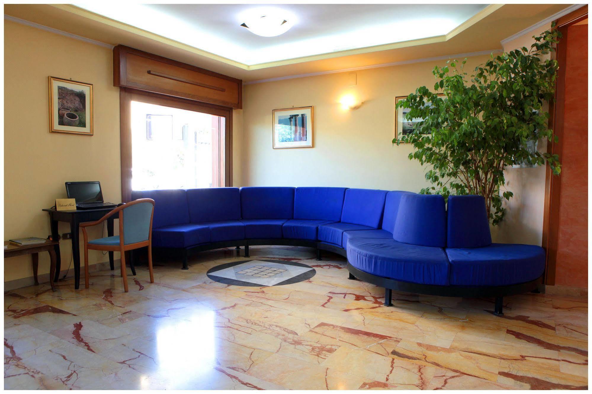 Hotel Iside Pompei Bagian luar foto