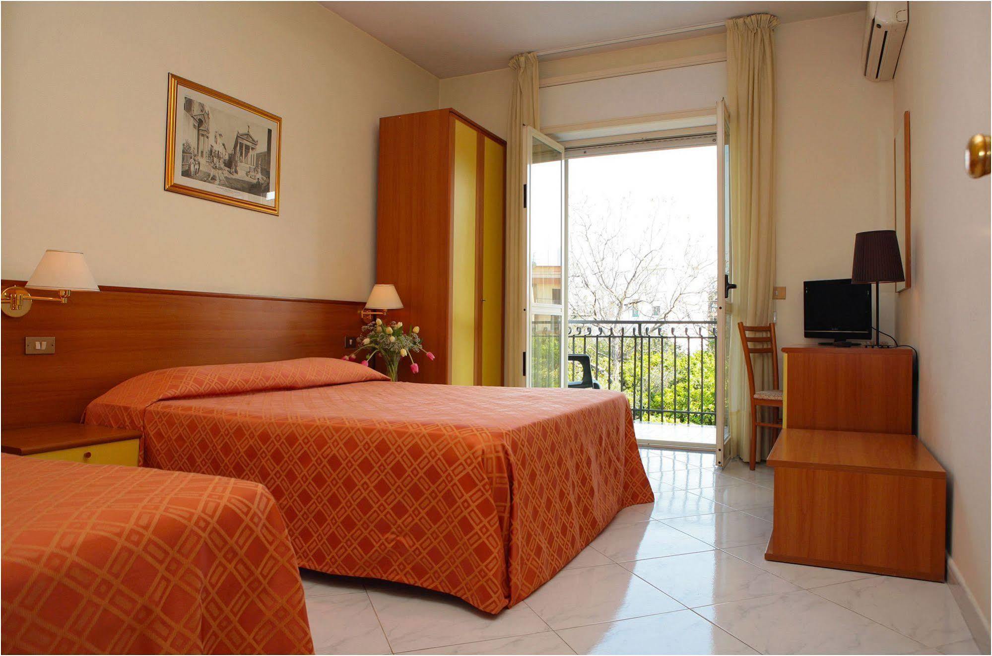Hotel Iside Pompei Bagian luar foto