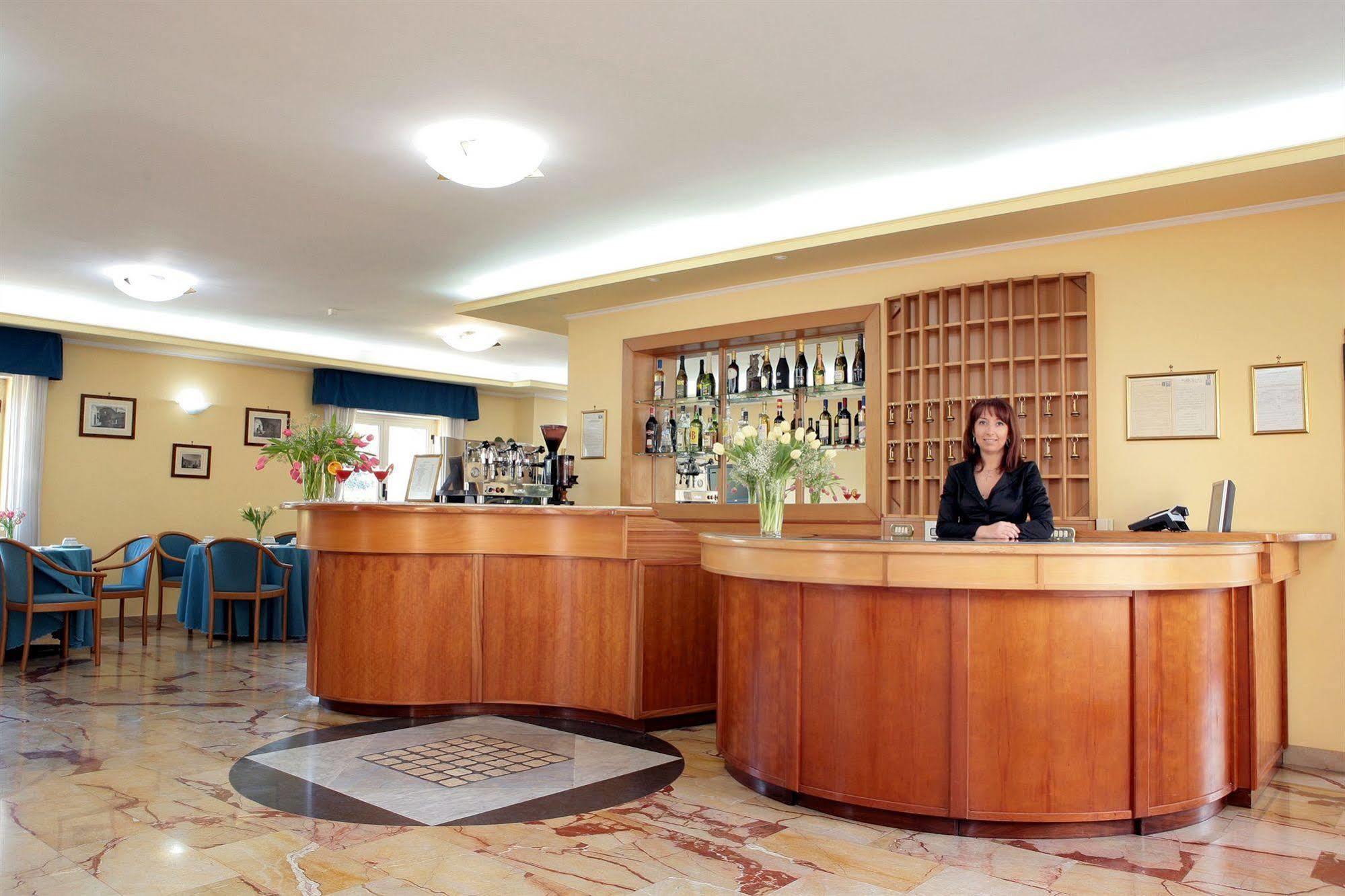 Hotel Iside Pompei Bagian luar foto