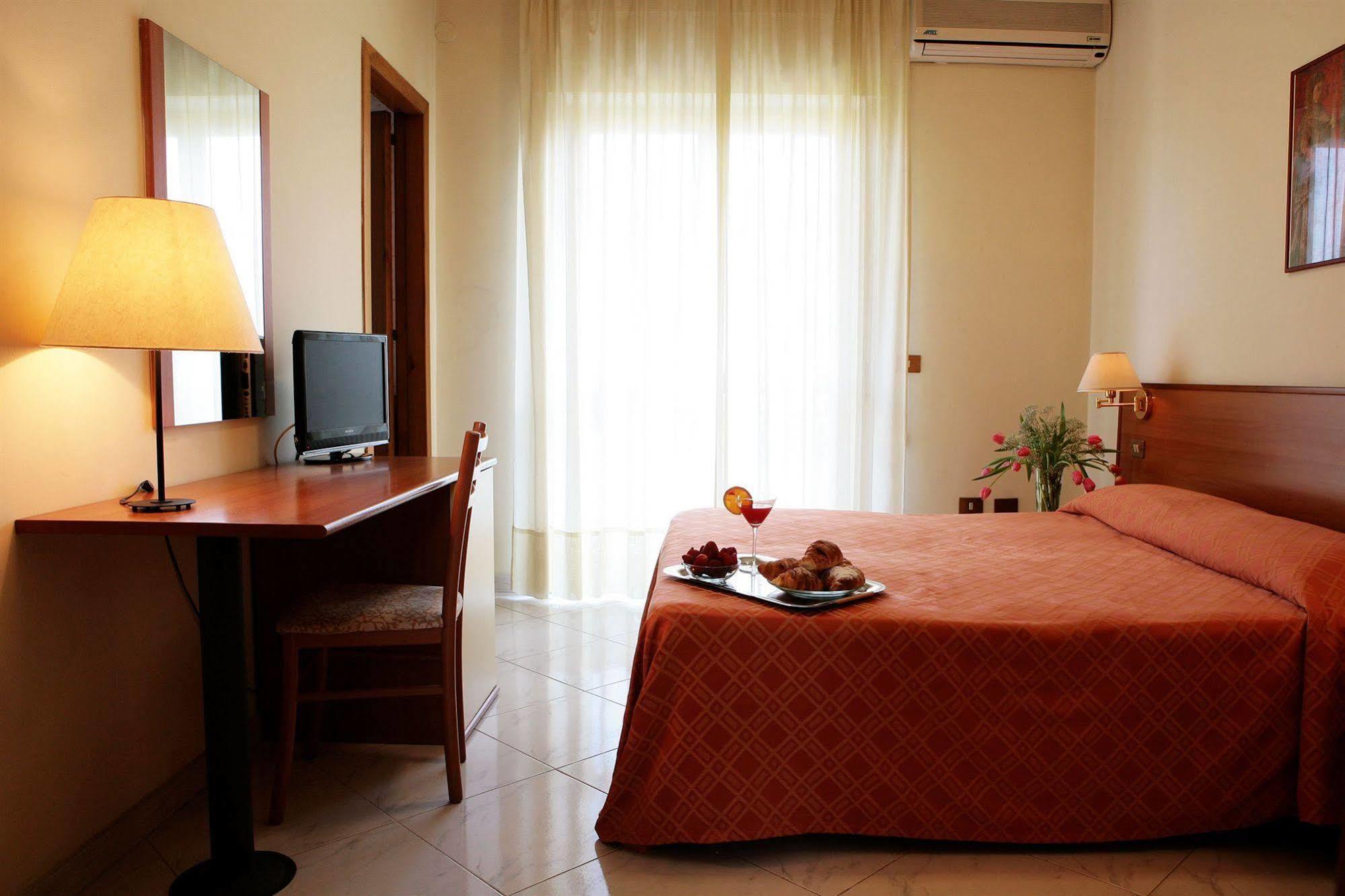 Hotel Iside Pompei Bagian luar foto