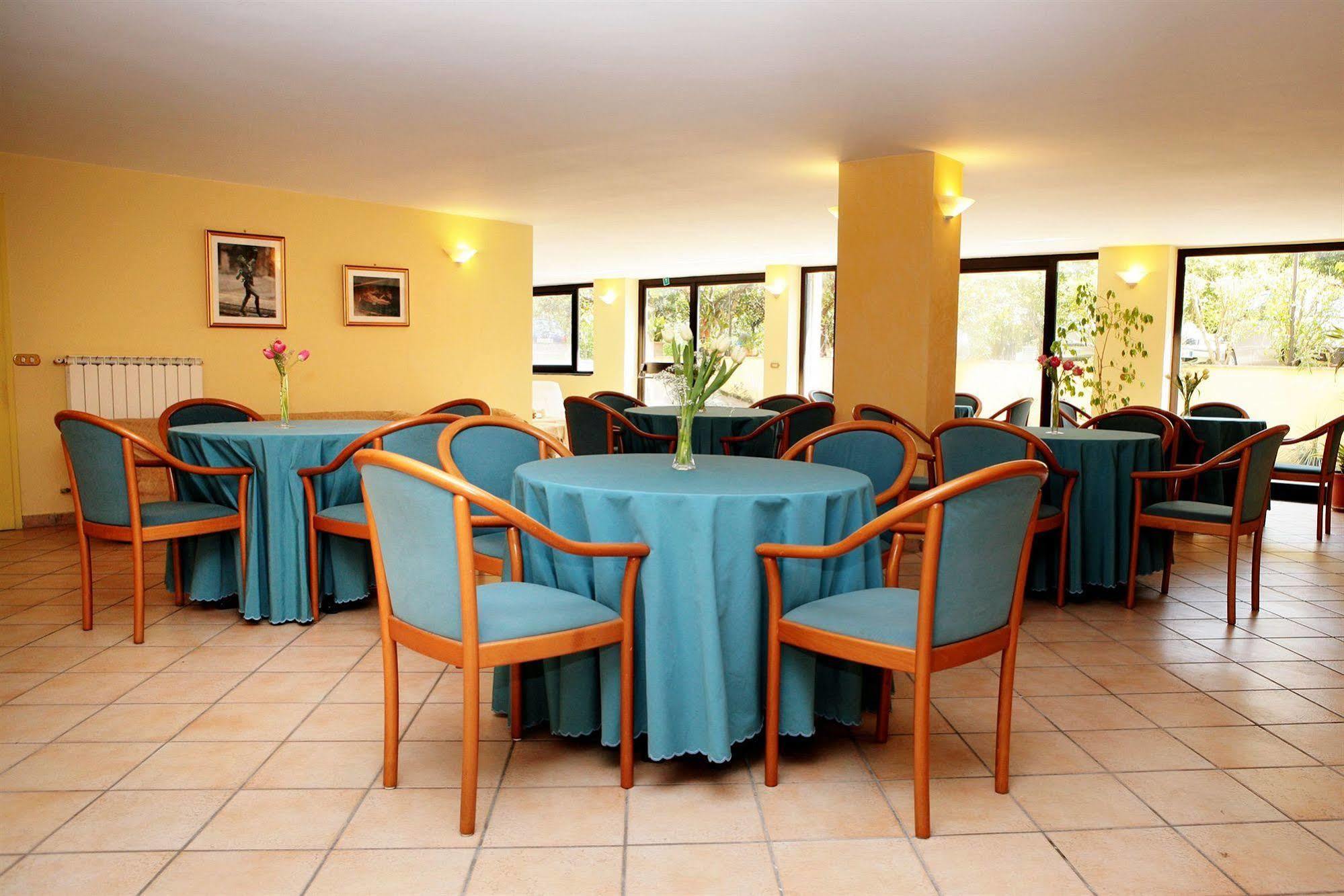 Hotel Iside Pompei Bagian luar foto