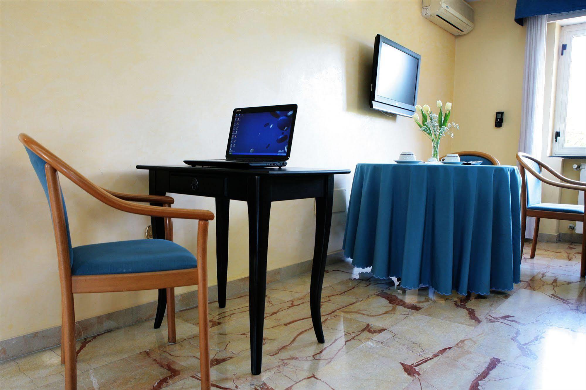 Hotel Iside Pompei Bagian luar foto