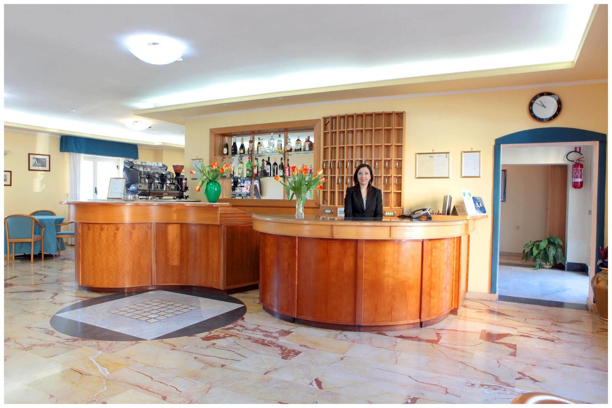 Hotel Iside Pompei Bagian luar foto